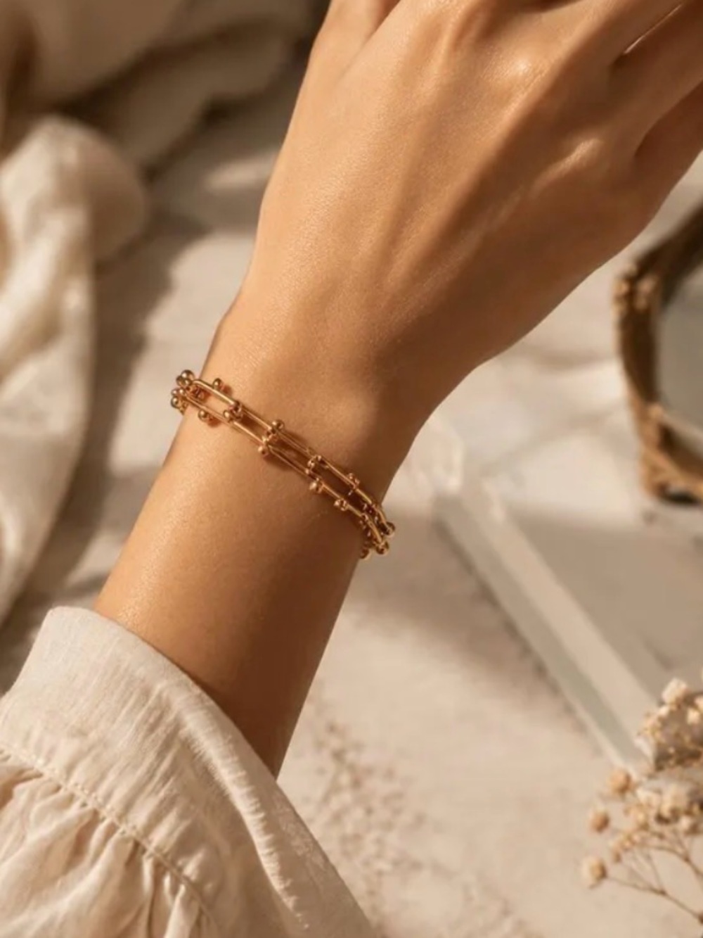 U shape Graduated Gold Link Chain Bracelet for Women - Elegant Geometric Design